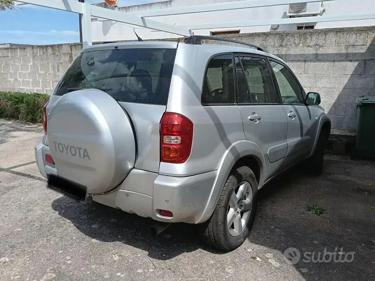 Usata Toyota RAV4 116 CV (85 kW) 2004 Grigio SUV