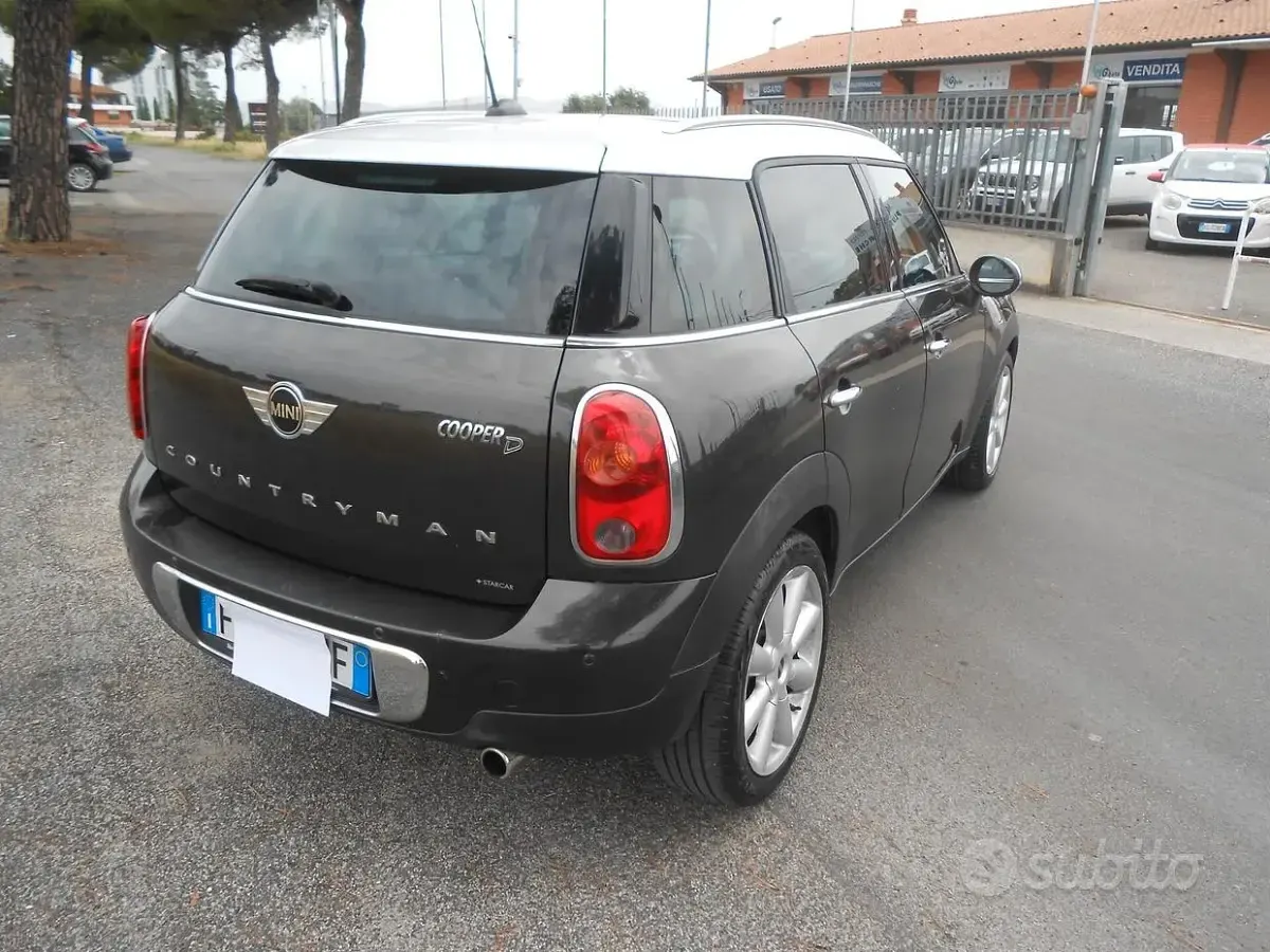Usata Mini Cooper D Countryman 111 CV (81 kW) 2015 Marrone SUV