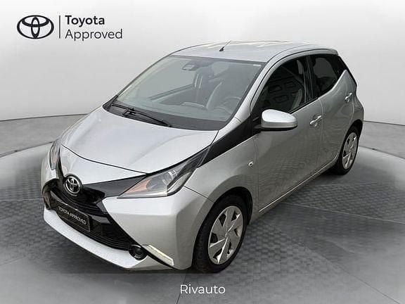 Usata Toyota Aygo X-play 69 CV (50 kW) 2017 Argento Utilitaria