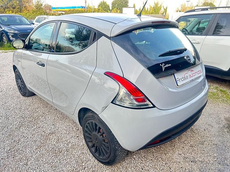 Usata Lancia Ypsilon 69 CV (50 kW) 2018 Grigio Utilitaria