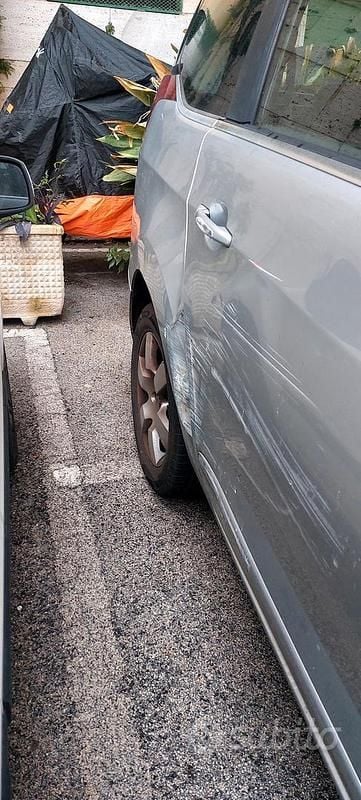 Usata Peugeot 5008 110 CV (80 kW) 2011 Grigio Monovolume