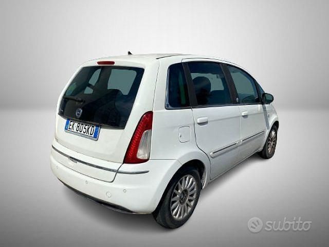 Usata Lancia Musa Gold 95 CV (69 kW) 2011 Bianco Monovolume