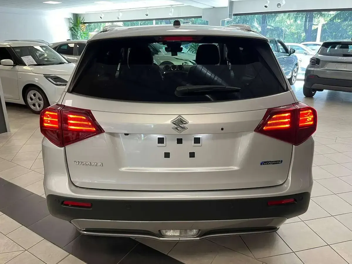 Nuova Suzuki Vitara 116 CV (85 kW) 2026 Argento SUV