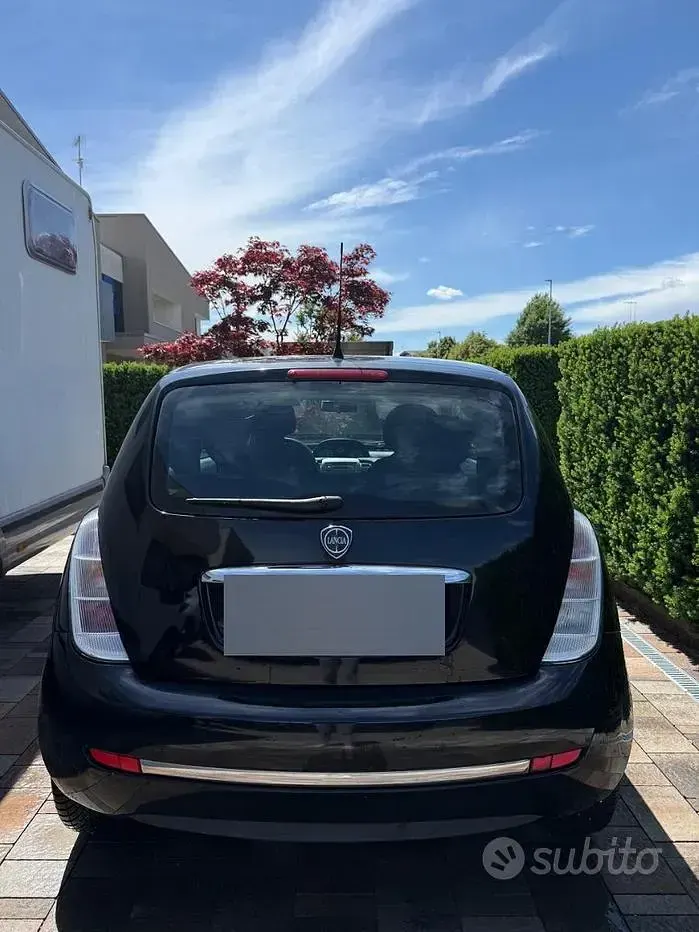 Usata Lancia Ypsilon 60 CV (44 kW) 2008 Nero Utilitaria