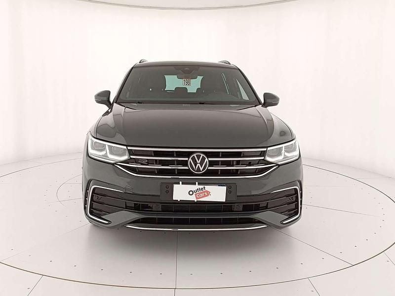 Usata VW Tiguan R-line 150 CV (110 kW) 2023 Dolphin grey metallizzato SUV