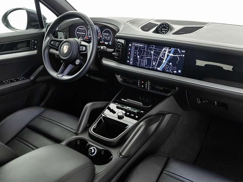 Usata Porsche Cayenne 462 CV (339 kW) 2024 3m grigio quarzite metallizzat SUV