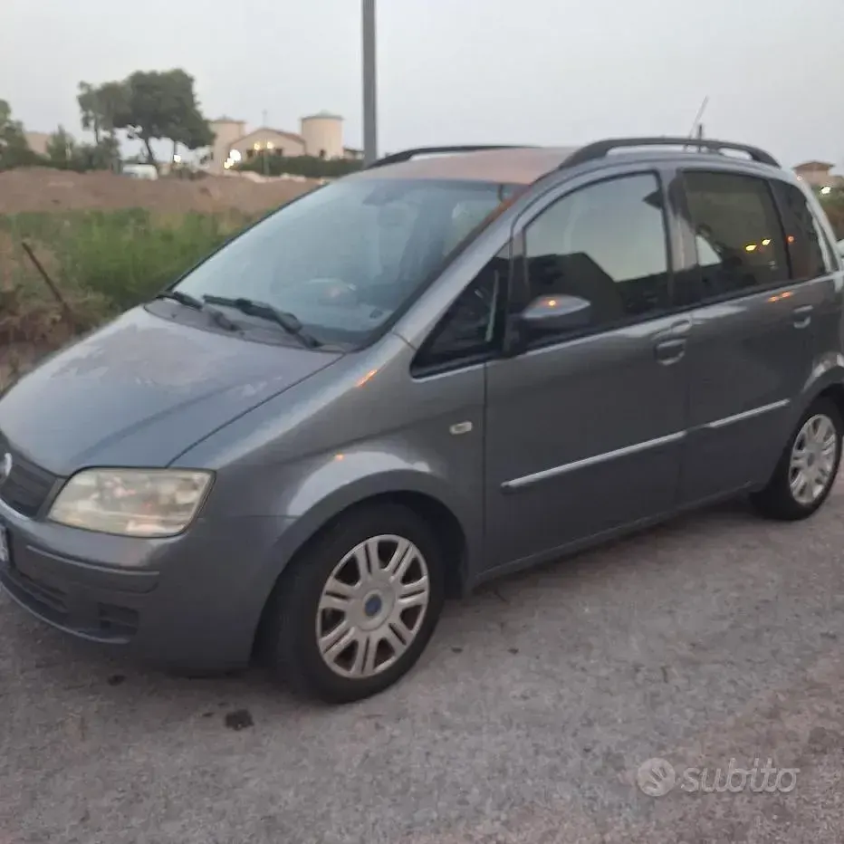 Usata Fiat Idea 69 CV (50 kW) 2005 Grigio Monovolume