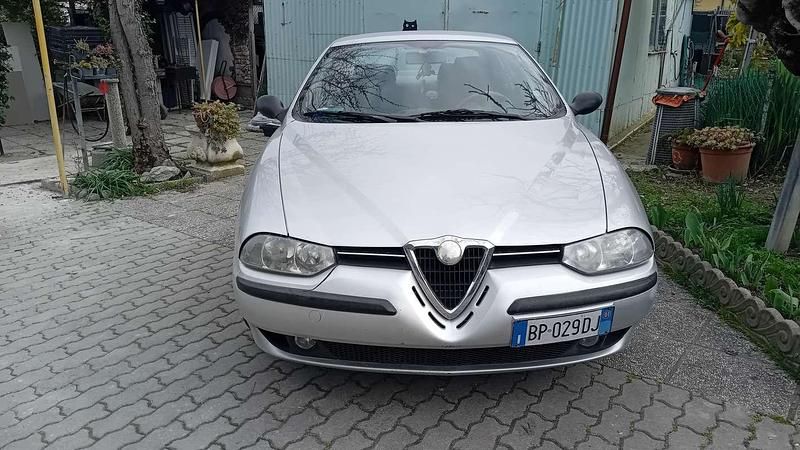 Usata Alfa Romeo 155 150 CV (110 kW) 2001 Argento Berlina