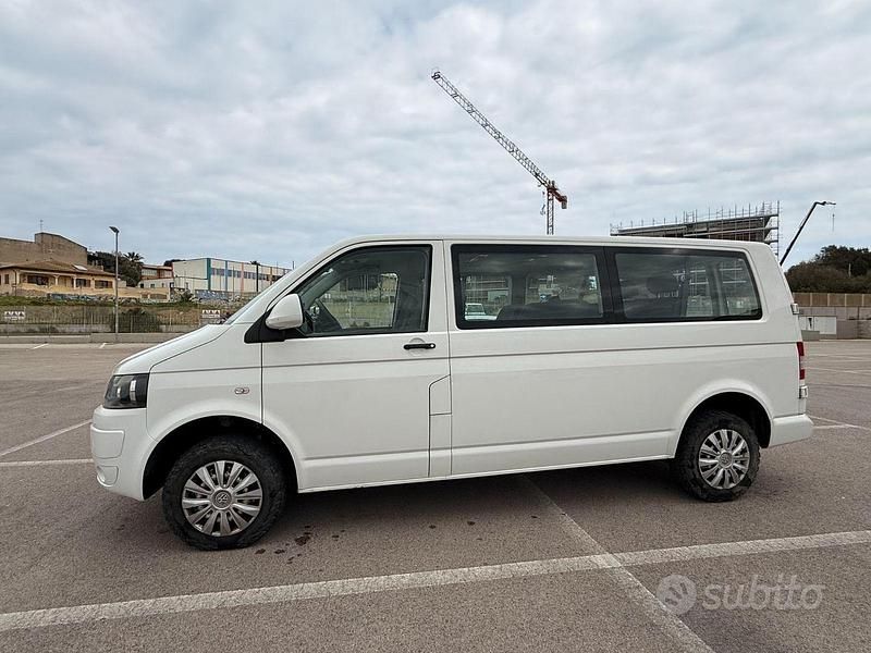 Usata VW Caravelle 140 CV (102 kW) 2011 Bianco Furgone