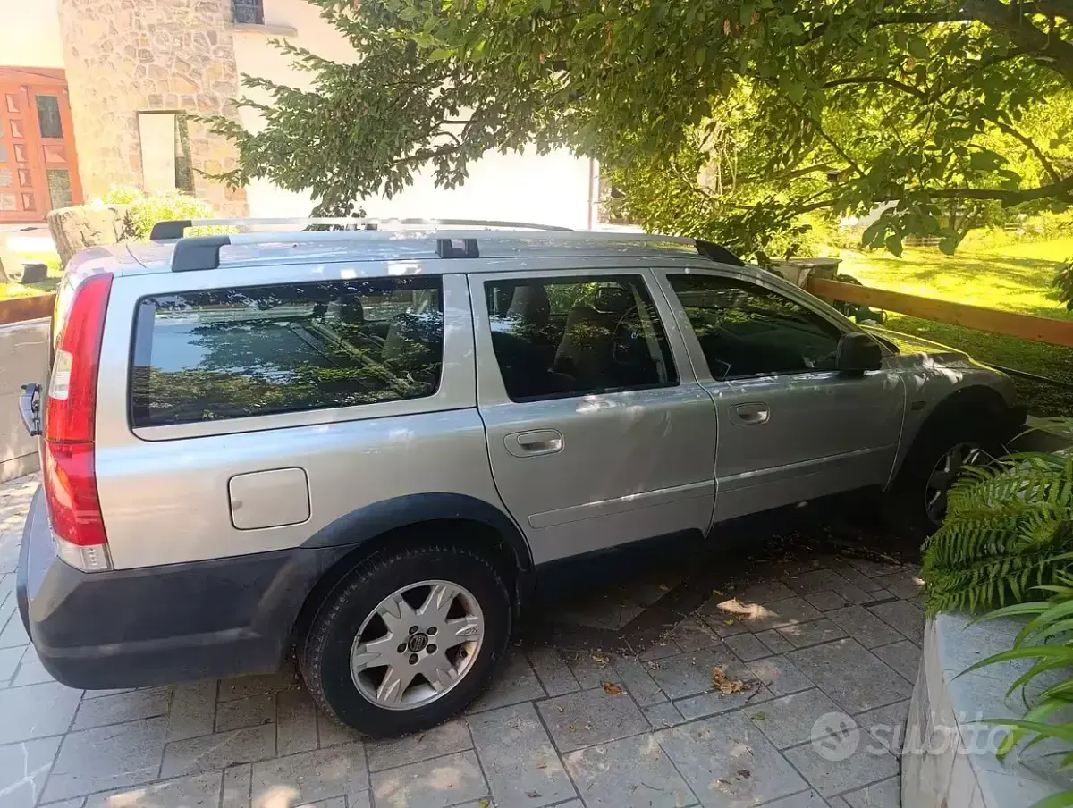 Usata Volvo XC70 163 CV (119 kW) 2004 Grigio Station wagon