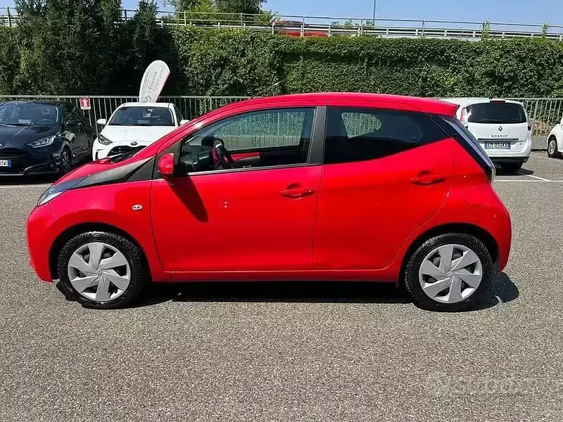 Usata Toyota Aygo X-play 69 CV (50 kW) 2014 Rosso Utilitaria