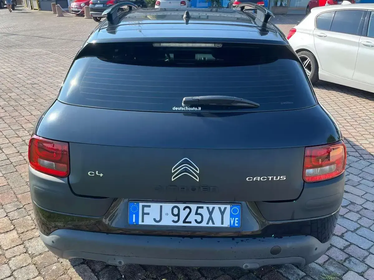 Usata Citroën C4 Shine 99 CV (72 kW) 2017 Nero SUV