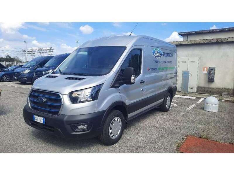 Usata Ford E-Transit 183 kW (250 CV) 2023 Grigio metallizzato Furgone