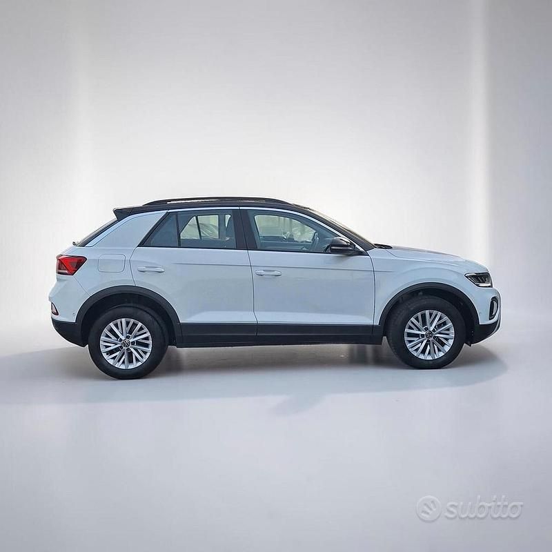 Begagnad VW T-Roc Life 150 HK (110 kW) 2024 Brun SUV