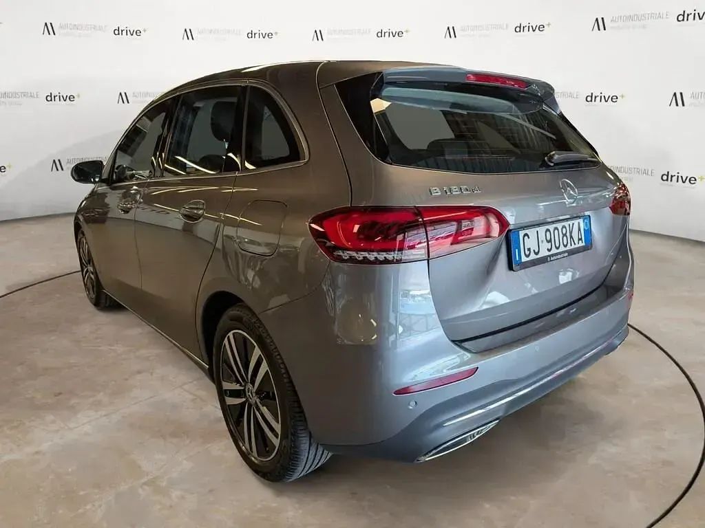 Usata Mercedes B180 116 CV (85 kW) 2022 Grigio Utilitaria