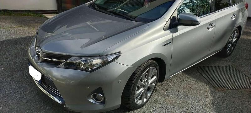 Argento Usata 2015 Toyota Auris Hybrid Sport Station wagon | 8600 € - Immagine 1/4
