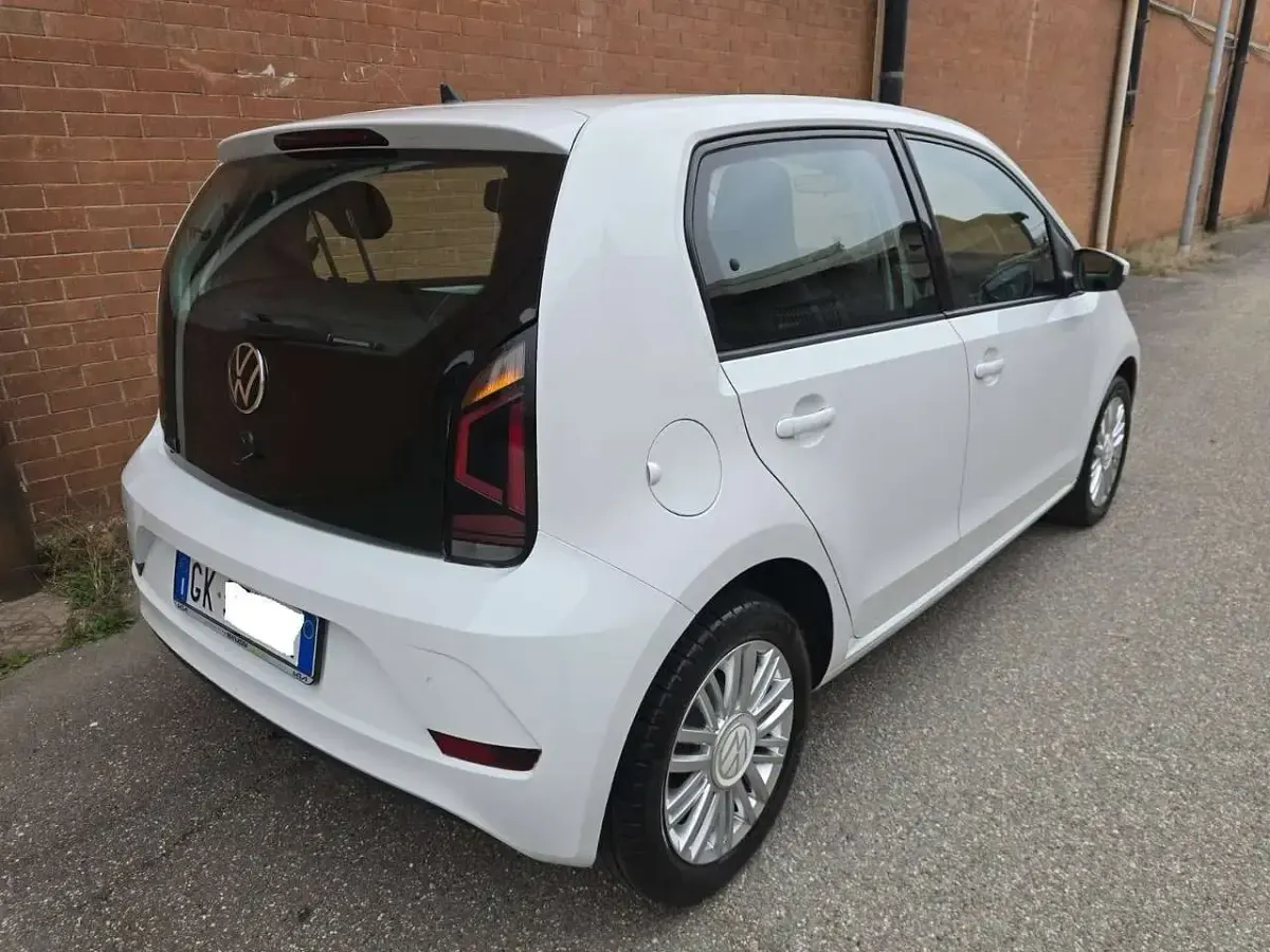 Usata VW up! Move 65 CV (47 kW) 2022 Bianco Utilitaria