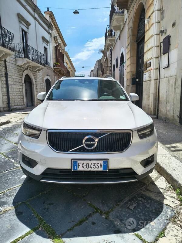 Bianco Usata 2019 Volvo XC40 SUV | 20.000 € (Cara) - Immagine 1/4