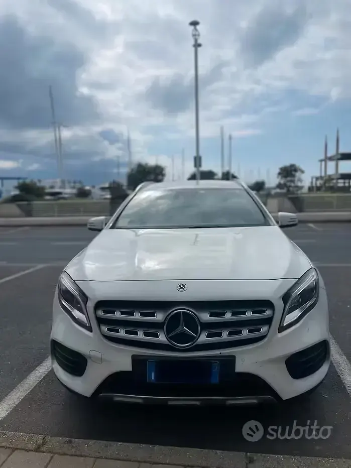 Usata Mercedes GLA200 Premium 156 CV (114 kW) 2019 Bianco SUV