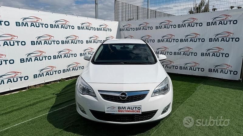 Usata Opel Astra 110 CV (80 kW) 2012 Bianco Station wagon