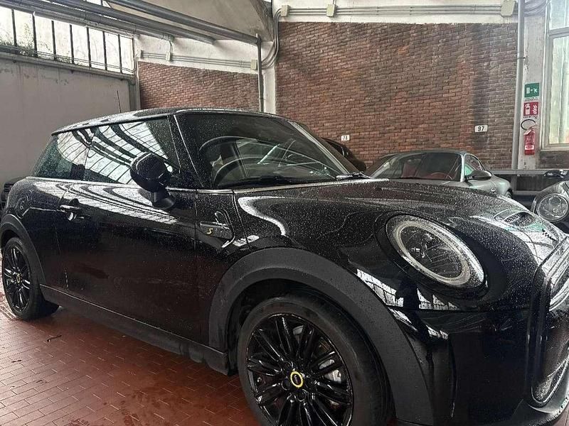 Usata Mini Cooper SE 75 kW (102 CV) 2022 Nero Utilitaria
