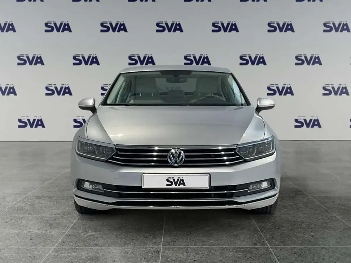 Usata VW Passat Highline 190 CV (139 kW) 2015 Reflex silver Berlina