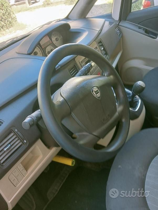 Usata Lancia Musa 70 CV (51 kW) 2007 Monovolume