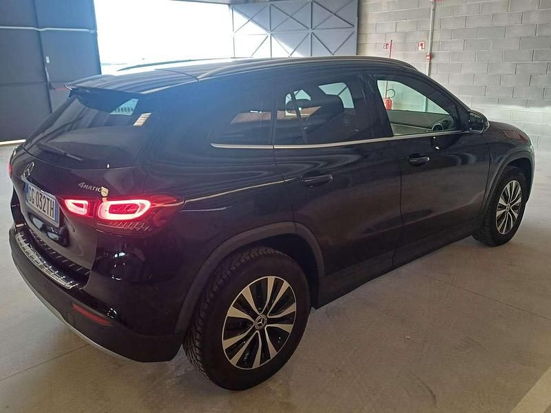 Usata Mercedes GLA200 150 CV (110 kW) 2021 Nero SUV