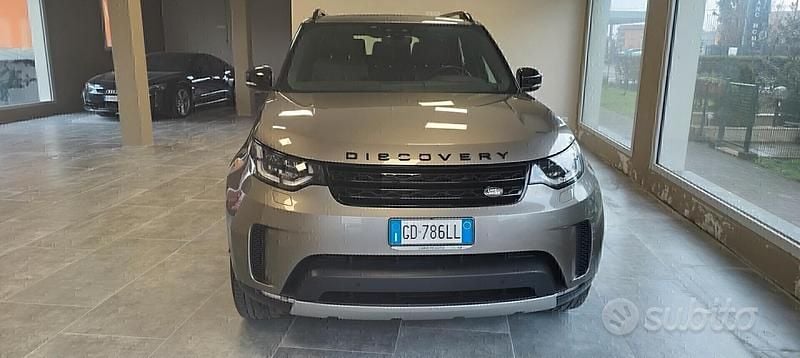 Grigio Usata 2020 Land Rover Discovery 5 HSE Luxury SUV | 43.500 € (Buon prezzo) - Immagine 1/4