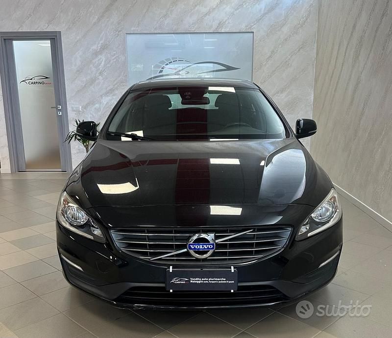 Usata Volvo V60 Momentum 136 CV (100 kW) 2014 Nero Station wagon