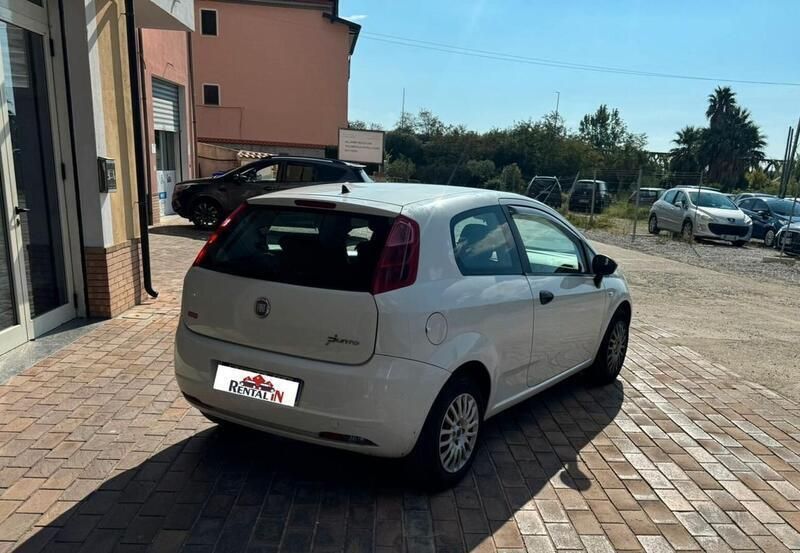 Usata Fiat Grande Punto Active 77 CV (56 kW) 2007 Bianco Utilitaria