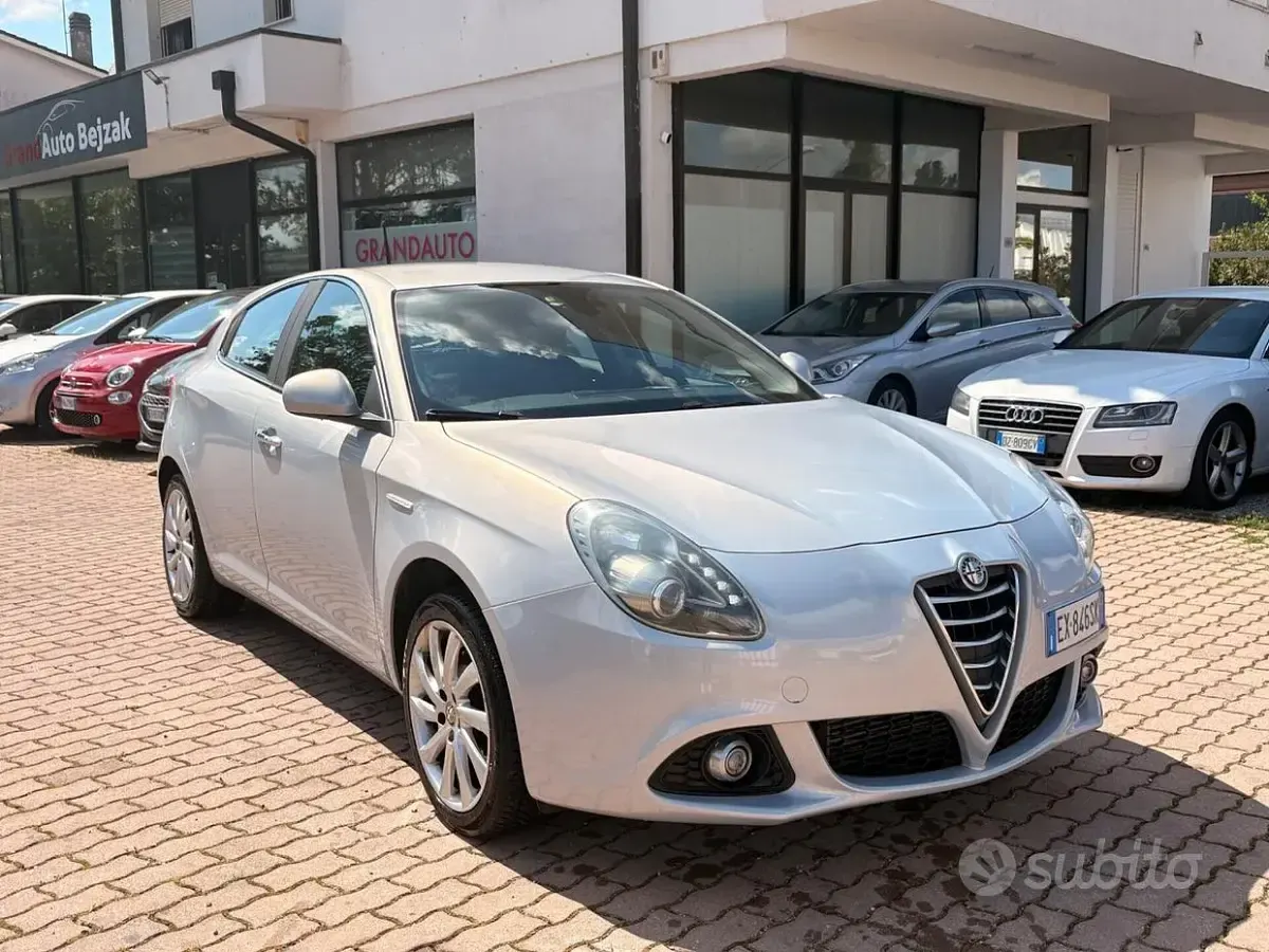 Usata Alfa Romeo Giulietta Distinctive 150 CV (110 kW) 2014 Grigio Utilitaria