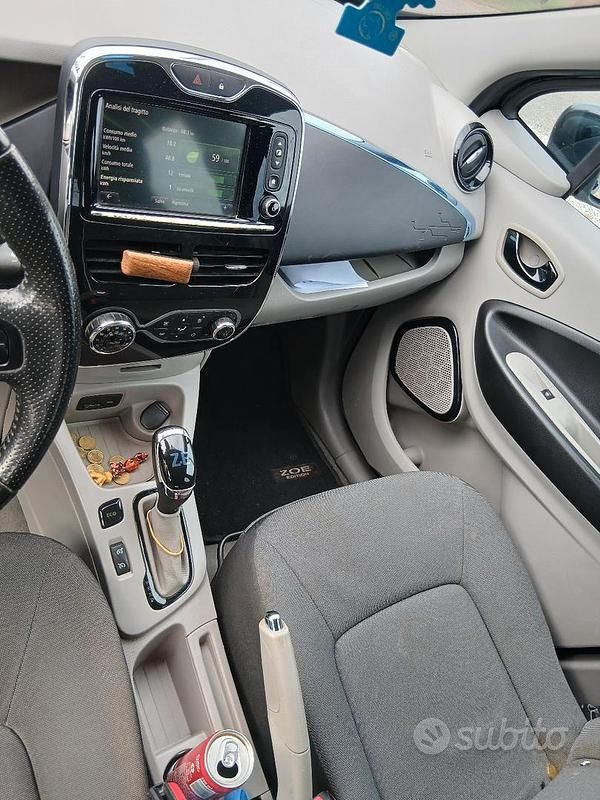 Begagnad Renault Zoe 42 kW (58 HK) 2014 Svart Halvkombi