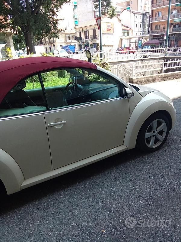 Usata VW New Beetle 105 CV (77 kW) 2010 Utilitaria