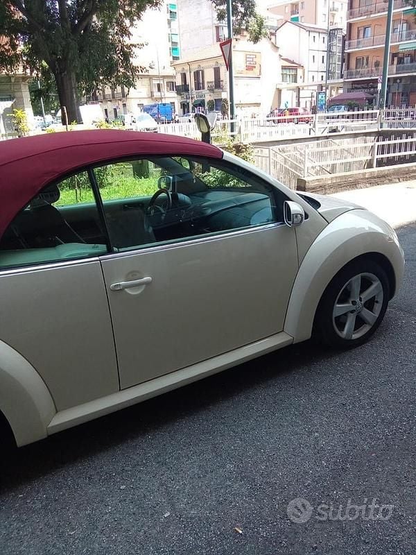 Usata VW New Beetle 2010 Utilitaria