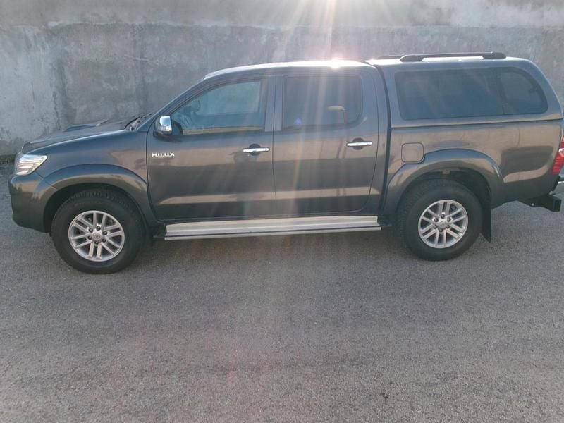 Usata Toyota HiLux 171 CV (125 kW) 2017 Grigio Pick-up