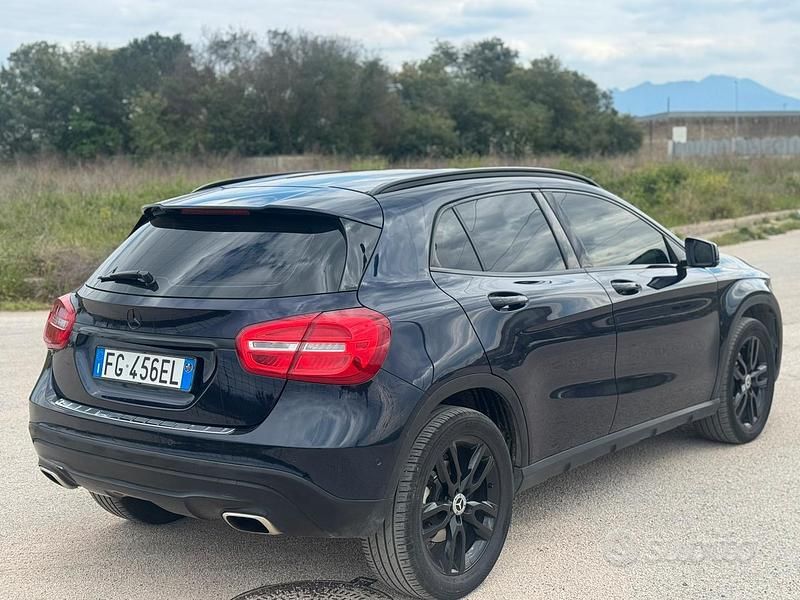 Usata Mercedes GLA200 136 CV (100 kW) 2016 Blu SUV