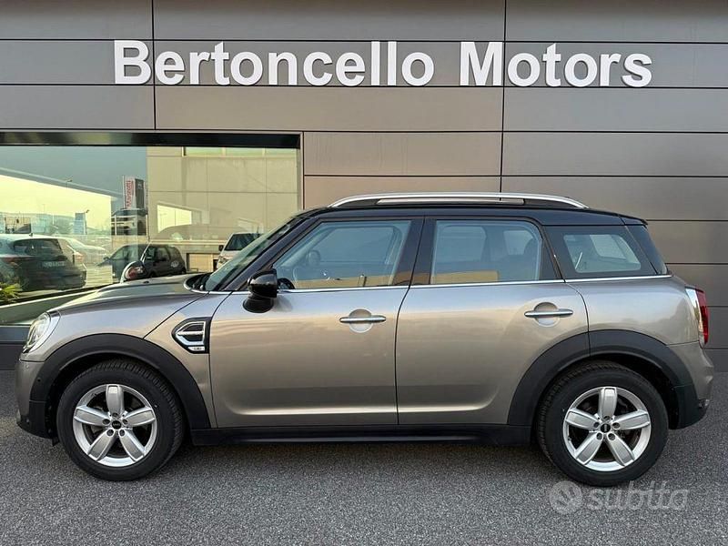 Usata Mini Cooper D Countryman Business 150 CV (110 kW) 2017 Grigio SUV