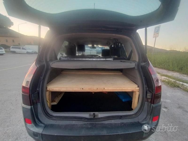 Usata Renault Scénic 100 CV (73 kW) 2003 Rosso Monovolume