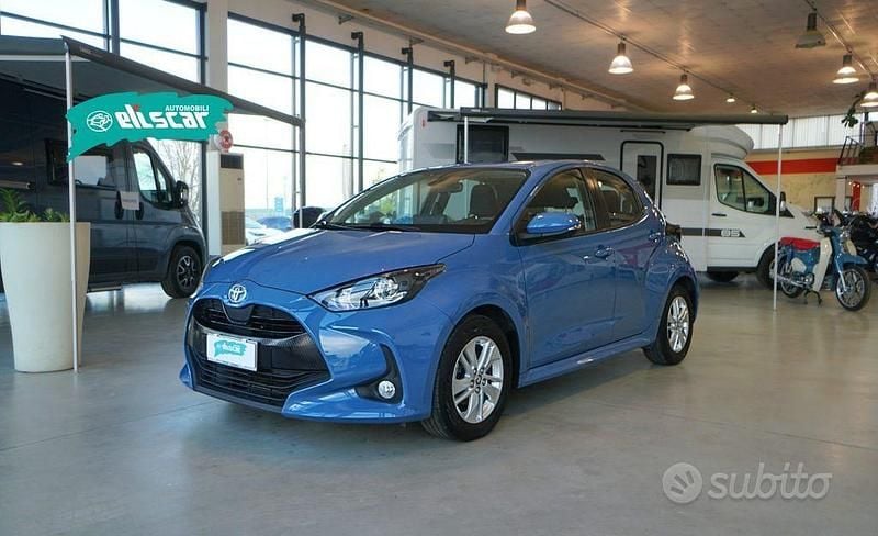 Usata Toyota Yaris Active 72 CV (52 kW) 2021 Azzurro Utilitaria