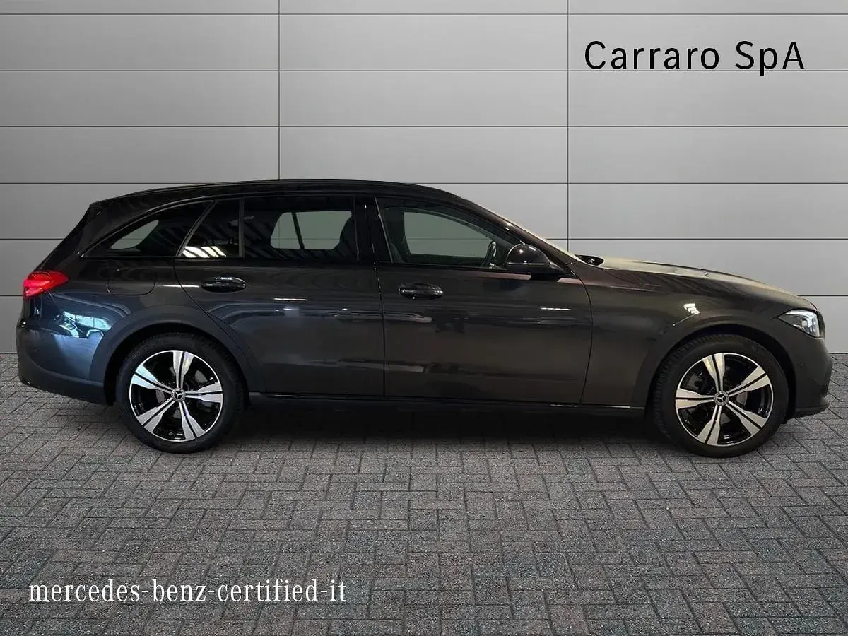 Usata Mercedes 220 Advanced 197 CV (144 kW) 2024 Grigio grafite Station wagon