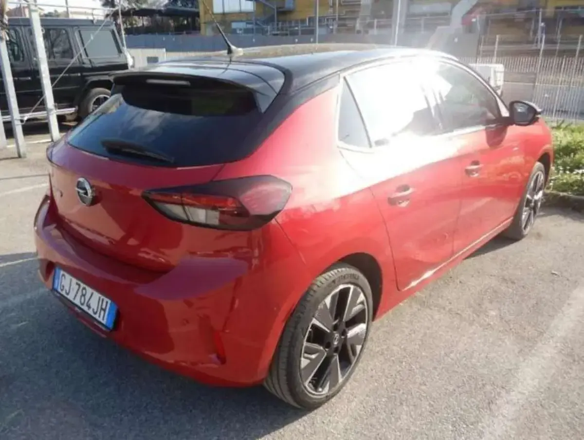 Usata Opel Corsa-e Elegance 100 kW (136 CV) 2022 Rosso Utilitaria