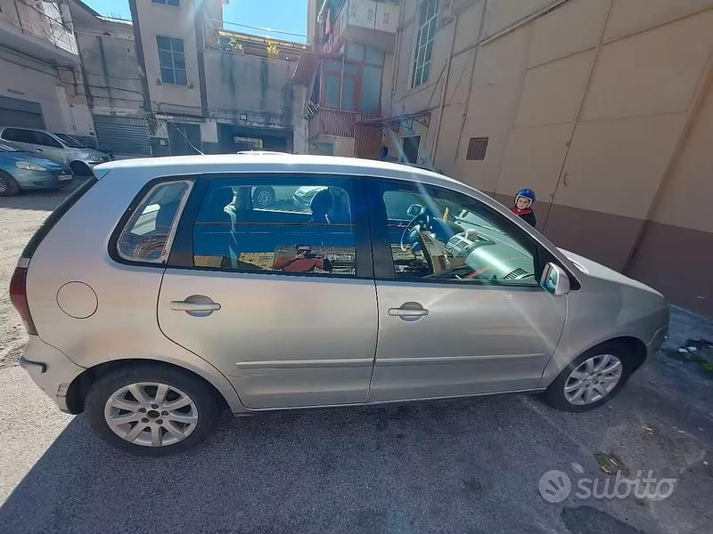 Usata VW Polo 75 CV (55 kW) 2005 Grigio Utilitaria