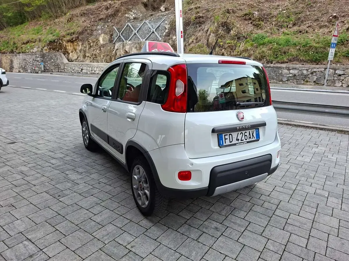 Usata Fiat Panda 4x4 S 95 CV (69 kW) 2016 Bianco santorini Utilitaria