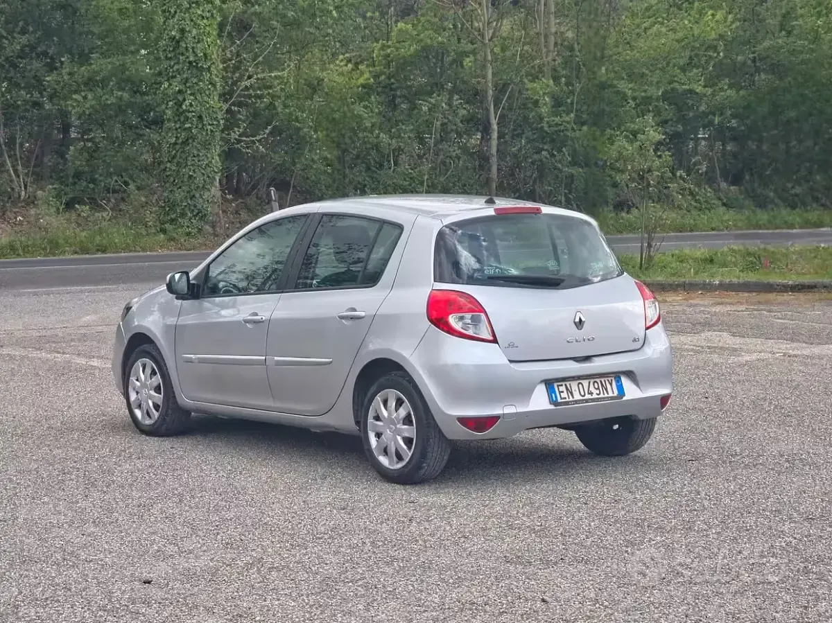 Usata Renault Clio IV 75 CV (55 kW) 2012 Grigio Berlina