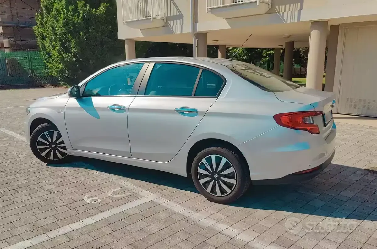 Usata Fiat Tipo Easy 95 CV (69 kW) 2018 Grigio Berlina