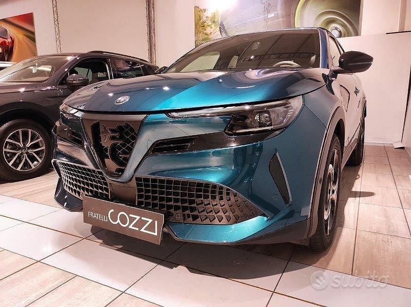 Nuova Alfa Romeo Junior Edizione Speciale 145 CV (106 kW) 2025 Blu SUV