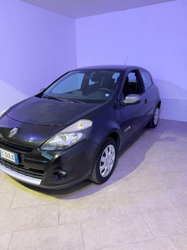 Usata Renault Clio II Luxe 101 CV (74 kW) 2010 Nero Berlina