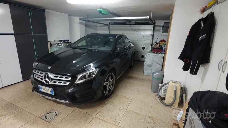 Usata Mercedes GLA200 Business 136 CV (100 kW) 2017 Nero SUV
