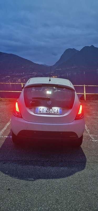 Usata Lancia Ypsilon Silver 80 CV (58 kW) 2013 Bianco Utilitaria